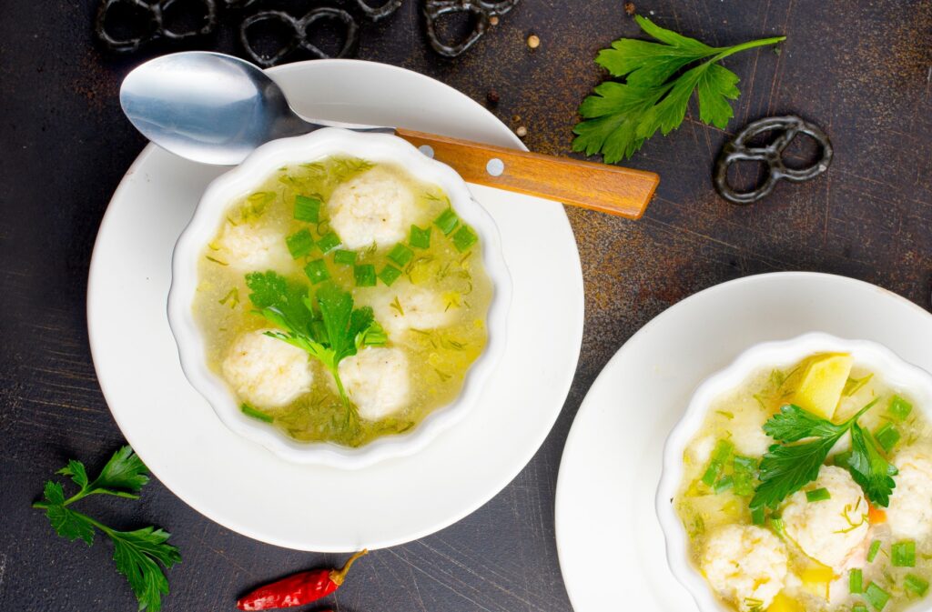 Hühnersuppe mit Bröselknödeln